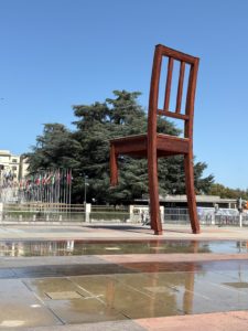 La chaise de la place des Nations